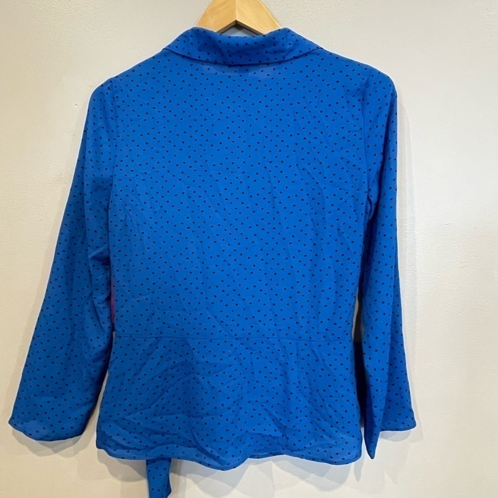Vince Camuto Blue w/ Black Dots Ditsy Fragments Long Sleeve Belted Top Size XXS - Picture 4 of 9